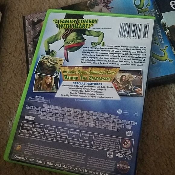 Aliens in the attic - Picture 2 of 2